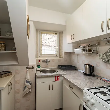 Neve Apartment *